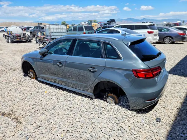 WAUSPBFF6JA057209 2018 AUDI A3 - Image 2
