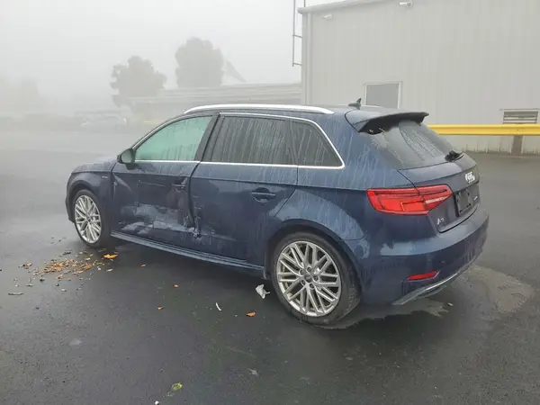 WAUSPBFF7JA068039 2018 AUDI A3 - Image 2