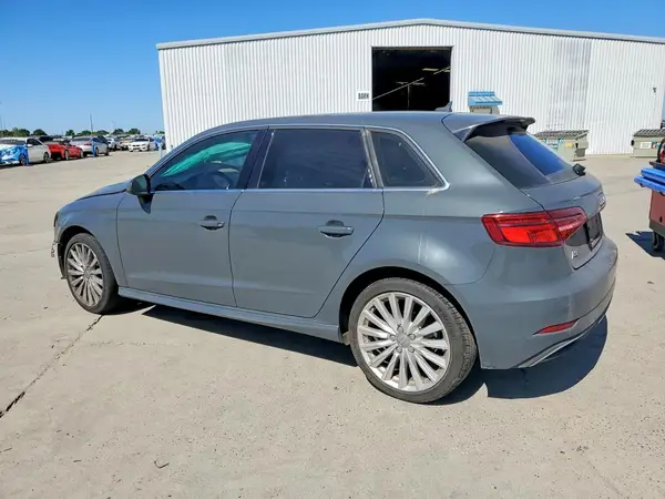 WAUSPBFF8HA127447 2017 AUDI A3 - Image 2