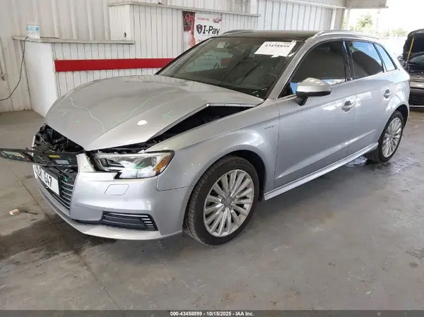 WAUSPBFF9HA075682 2017 AUDI A3 - Image 2