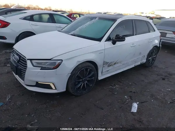 WAUSPBFF9JA070441 2018 AUDI A3 - Image 2