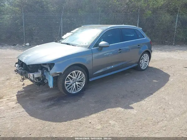 WAUSPBFFXJA068052 2018 AUDI A3 - Image 2
