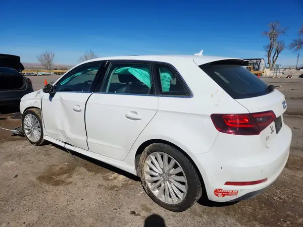 WAUTPBFF0GA152782 2016 AUDI A3 - Image 2