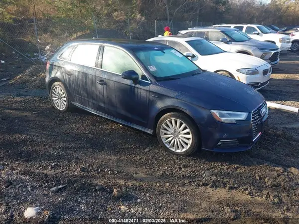 WAUTPBFF0JA062975 2018 AUDI A3 - Image 1