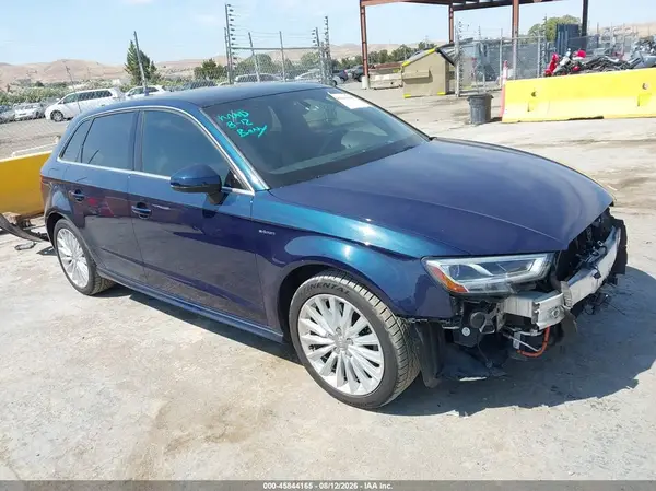 WAUTPBFF0JA078450 2018 AUDI A3 - Image 1