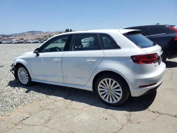 WAUTPBFF1GA049712 2016 AUDI A3 - Image 2