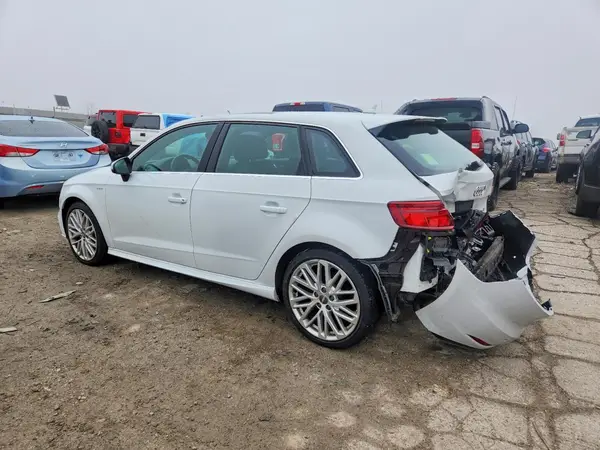 WAUTPBFF1JA067313 2018 AUDI A3 - Image 2