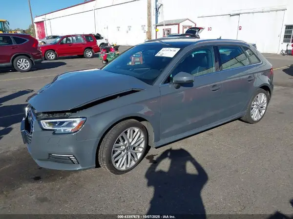 WAUTPBFF1JA067683 2018 AUDI A3 - Image 2
