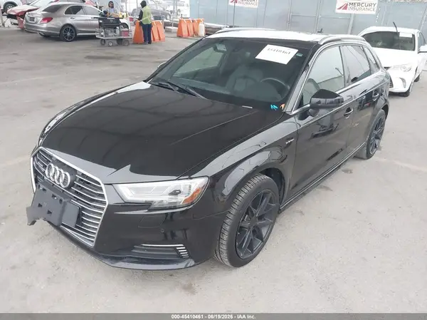 WAUTPBFF1JA080031 2018 AUDI A3 - Image 2