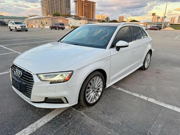 WAUTPBFF1JA081146 2018 AUDI A3 - Image 2