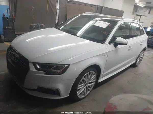 WAUTPBFF2JA076800 2018 AUDI A3 - Image 2