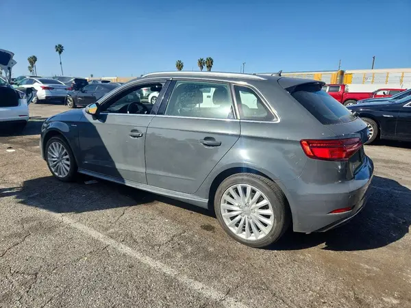 WAUTPBFF2JA080037 2018 AUDI A3 - Image 2