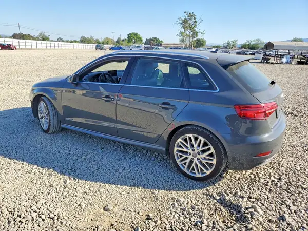 WAUTPBFF3JA071203 2018 AUDI A3 - Image 2