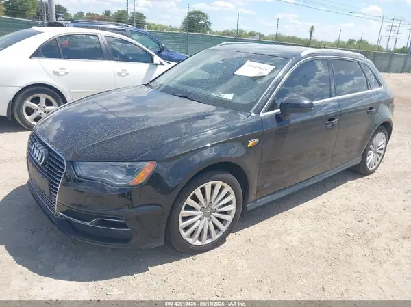 WAUTPBFF5GA082695 2016 AUDI A3 - Image 2