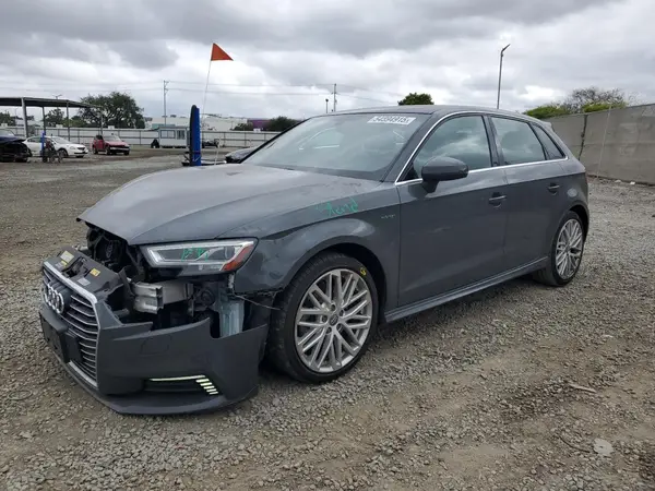 WAUTPBFF5JA083689 2018 AUDI A3 - Image 1