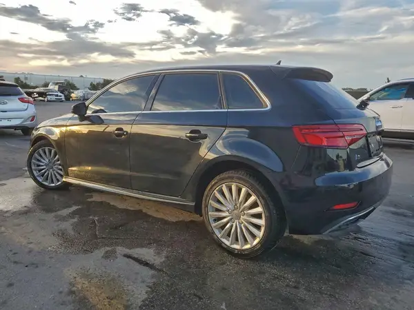 WAUTPBFF5JA113967 2018 AUDI A3 - Image 2