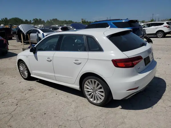 WAUTPBFF5JA114701 2018 AUDI A3 - Image 2