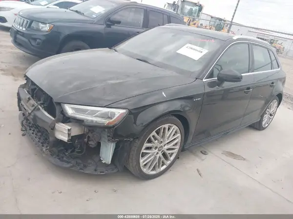 WAUTPBFF6JA078159 2018 AUDI A3 - Image 2