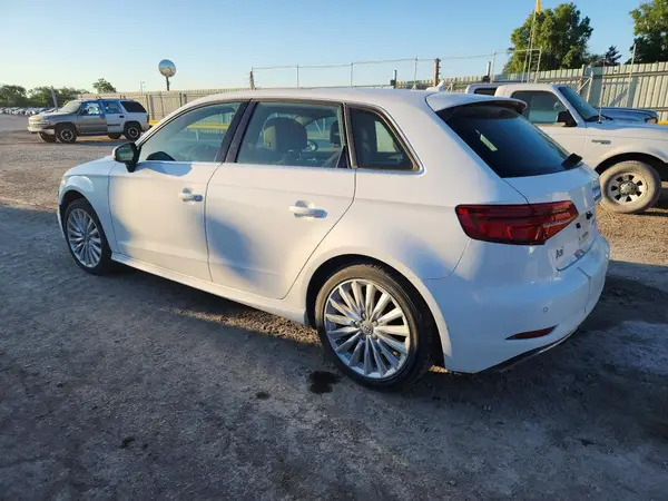 WAUTPBFF8JA062268 2018 AUDI A3 - Image 2