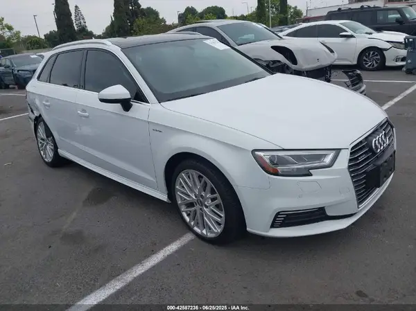 WAUTPBFF8JA080950 2018 AUDI A3 - Image 1