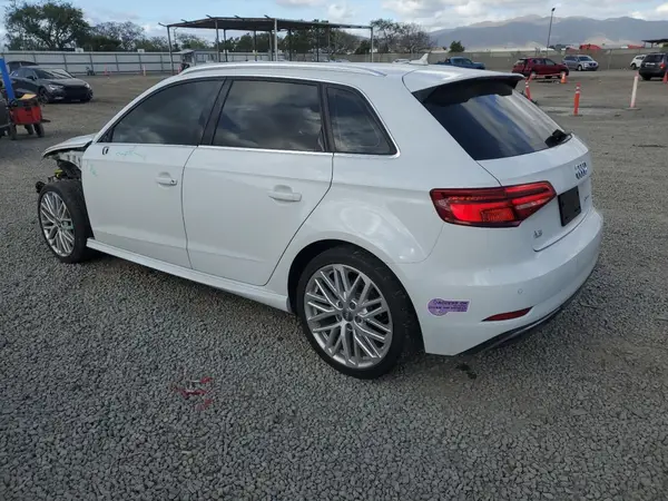 WAUTPBFFXJA074633 2018 AUDI A3 - Image 2