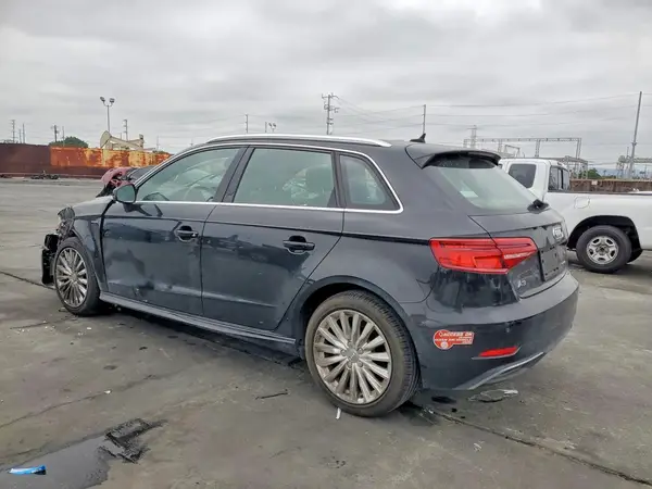 WAUTPBFFXJA083770 2018 AUDI A3 - Image 2