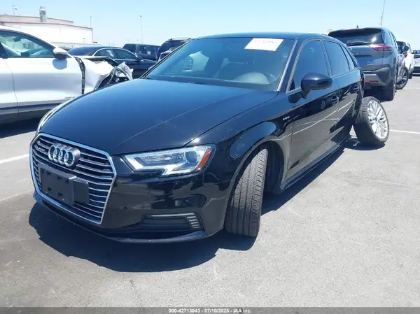 WAUUPBFF0JA113136 2018 AUDI A3 - Image 2