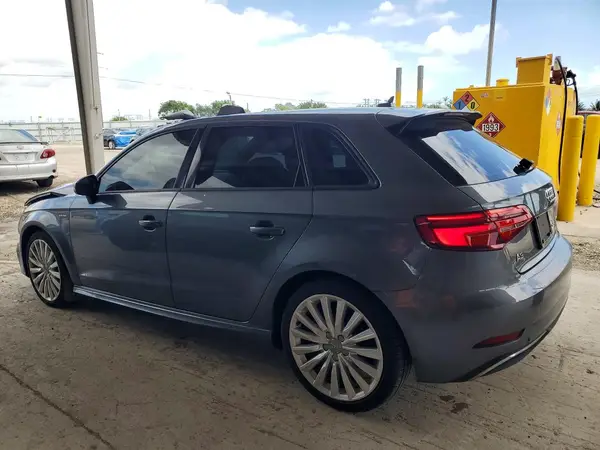 WAUUPBFF1HA103953 2017 AUDI A3 - Image 2