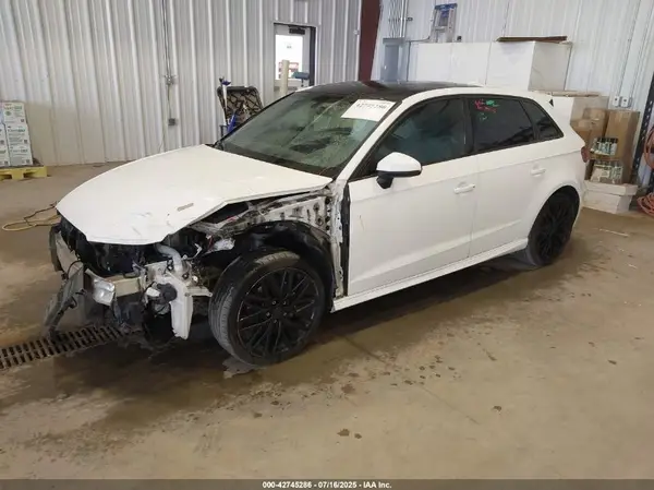 WAUUPBFF2JA054736 2018 AUDI A3 - Image 2