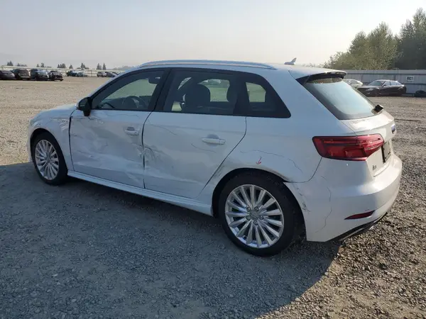 WAUUPBFF2JA065641 2018 AUDI A3 - Image 2
