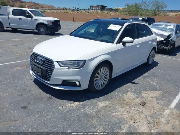 WAUUPBFF4JA057296 2018 AUDI A3 - Image 2