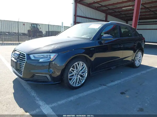 WAUUPBFF4JA060666 2018 AUDI A3 - Image 2