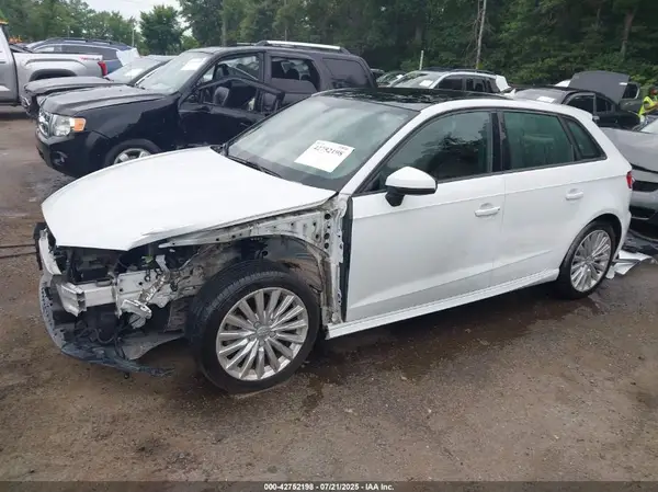 WAUUPBFF4JA083459 2018 AUDI A3 - Image 2