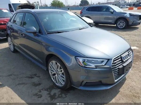 WAUUPBFF4JA089634 2018 AUDI A3 - Image 1