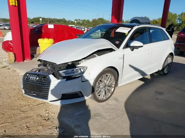 WAUUPBFF5JA055153 2018 AUDI A3 - Image 2