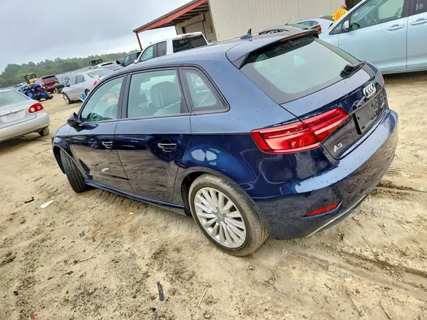 WAUUPBFF5JA063432 2018 AUDI A3 - Image 2