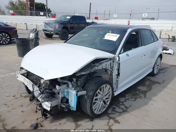 WAUUPBFF5JA070851 2018 AUDI A3 - Image 2