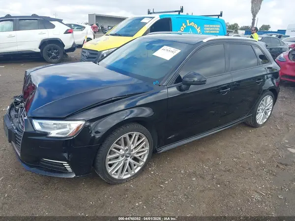 WAUUPBFF6JA064265 2018 AUDI A3 - Image 2