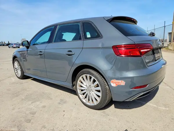 WAUUPBFF7JA091376 2018 AUDI A3 - Image 2
