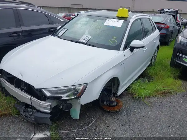 WAUUPBFF7JA112002 2018 AUDI A3 - Image 2