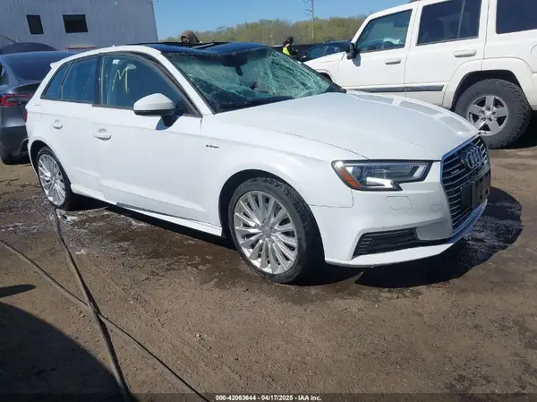 WAUUPBFF8HA052094 2017 AUDI A3 - Image 1