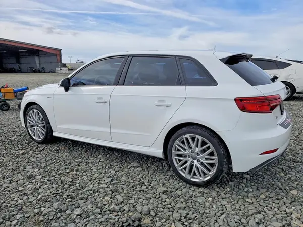 WAUUPBFF8JA054692 2018 AUDI A3 - Image 2