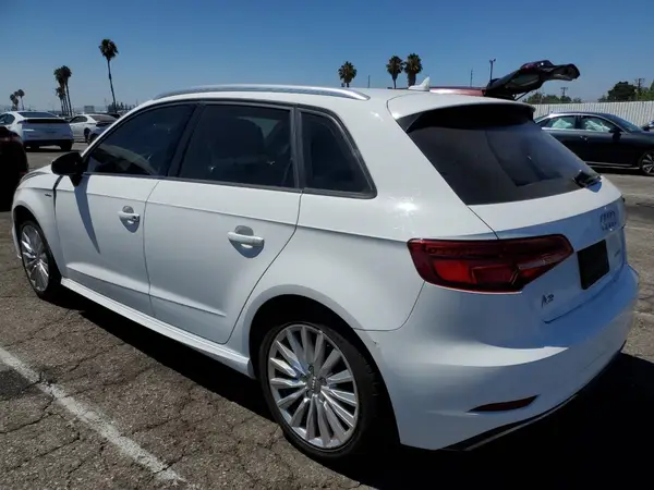 WAUUPBFF8JA071752 2018 AUDI A3 - Image 2