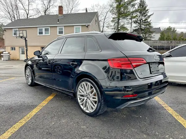 WAUUPBFFXJA114035 2018 AUDI A3 - Image 2