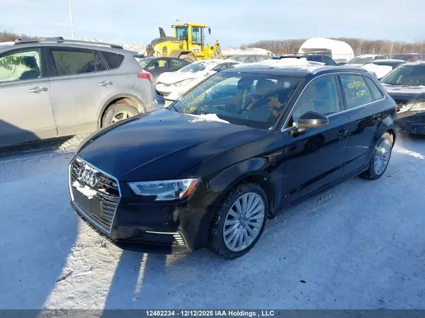 WAUUPBFFXJA155295 2018 AUDI A3 - Image 2