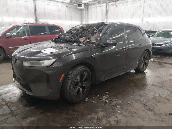 WB523CF00RCR31226 2024 BMW IX - Image 2