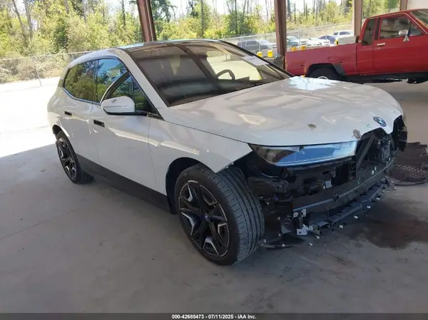 WB523CF00SCS18655 2025 BMW IX