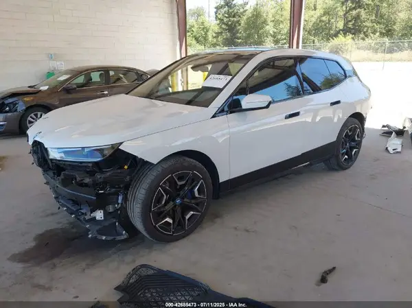 WB523CF00SCS18655 2025 BMW IX - Image 2