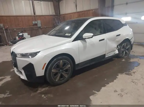 WB523CF00SCT27830 2025 BMW IX - Image 2