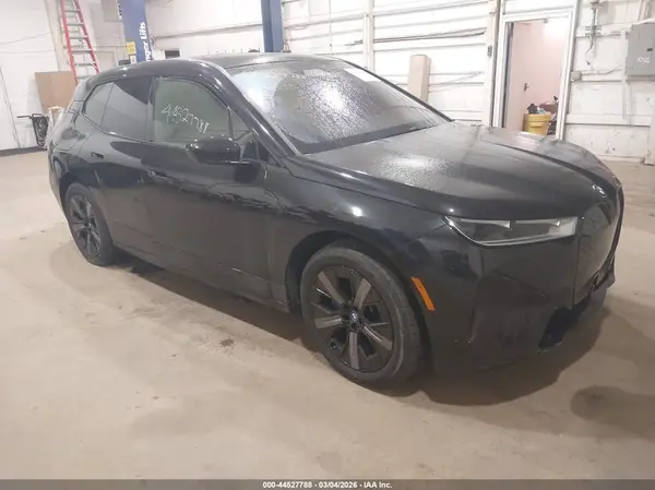 WB523CF00SCT83556 2025 BMW IX - Image 1